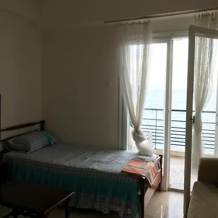 N N Apartment Agioi Theodoroi Exterior photo