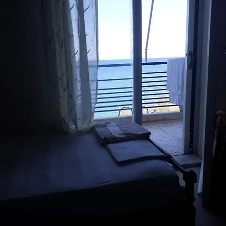N N Apartment Agioi Theodoroi Exterior photo